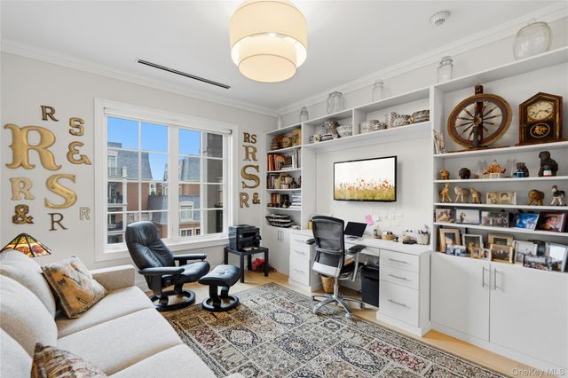 6000 Royal Court 6202, North Hills, NY 11040