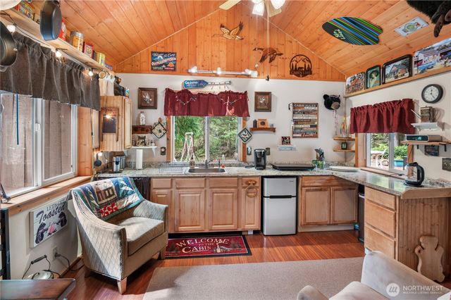 30 N Deer Court, Hoodsport, WA 98548