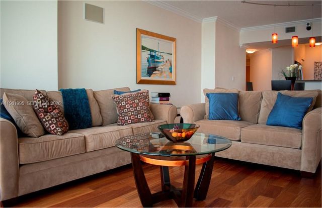 335 S Biscayne Blvd 2212, Miami, FL 33131