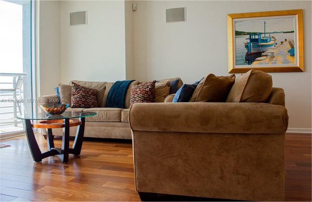 335 S Biscayne Blvd 2212, Miami, FL 33131