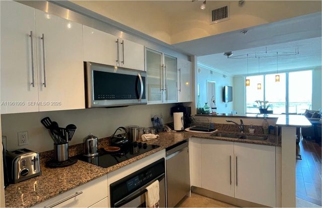 335 S Biscayne Blvd 2212, Miami, FL 33131