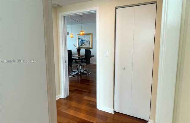 335 S Biscayne Blvd 2212, Miami, FL 33131