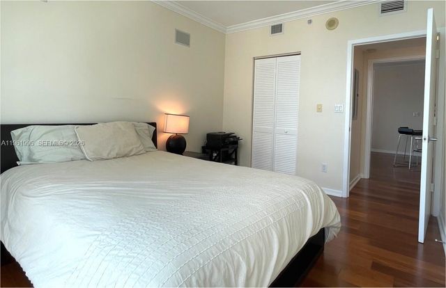 335 S Biscayne Blvd 2212, Miami, FL 33131