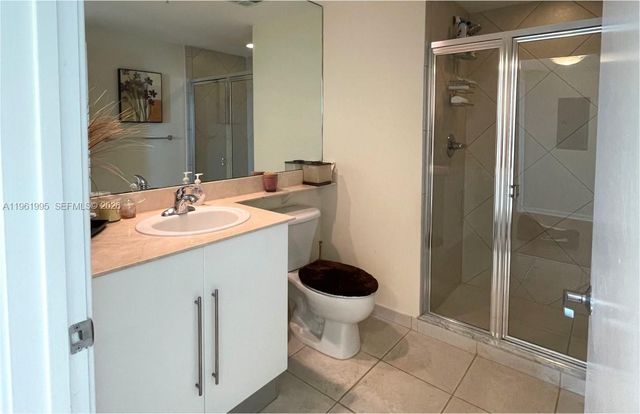 335 S Biscayne Blvd 2212, Miami, FL 33131