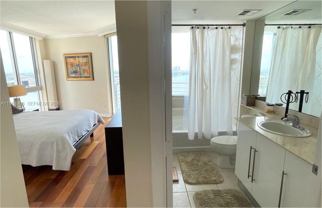 335 S Biscayne Blvd 2212, Miami, FL 33131