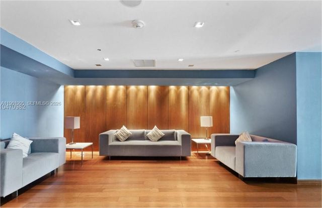 335 S Biscayne Blvd 2212, Miami, FL 33131