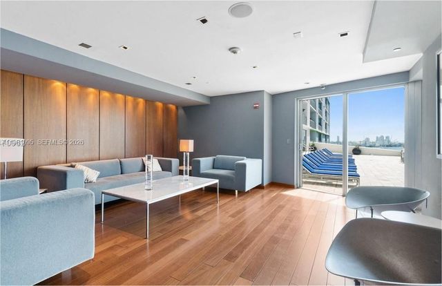 335 S Biscayne Blvd 2212, Miami, FL 33131