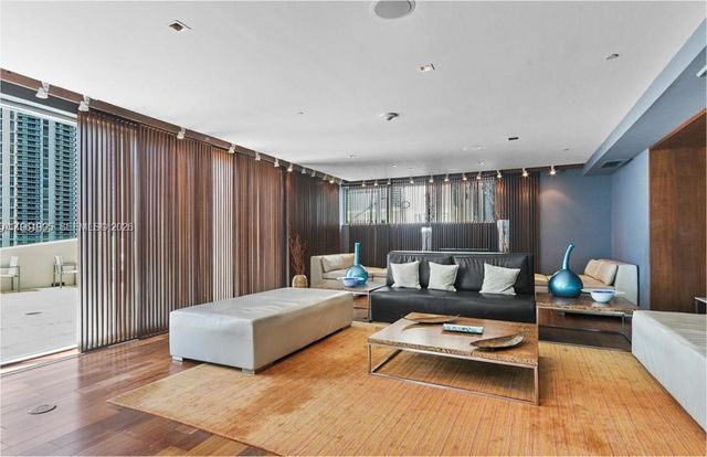 335 S Biscayne Blvd 2212, Miami, FL 33131