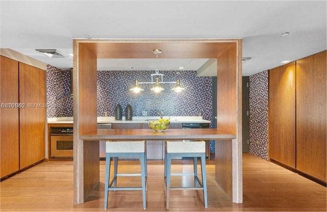 335 S Biscayne Blvd 2212, Miami, FL 33131