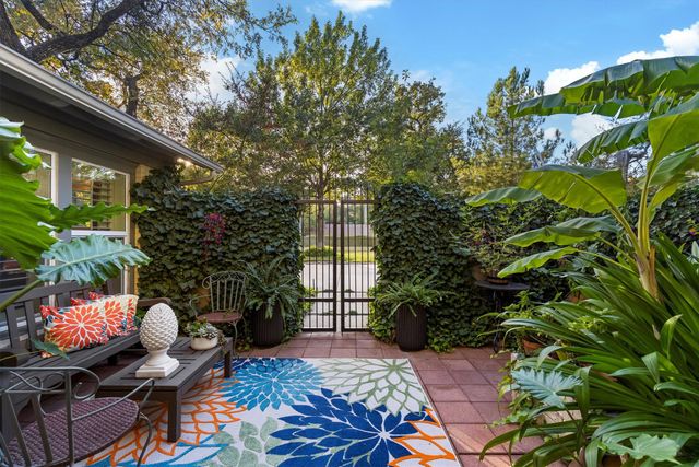 1432 Sylvan Avenue, Dallas, TX 75208