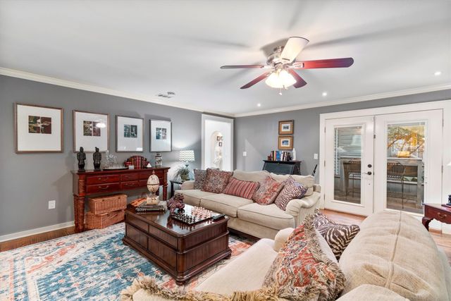 1432 Sylvan Avenue, Dallas, TX 75208