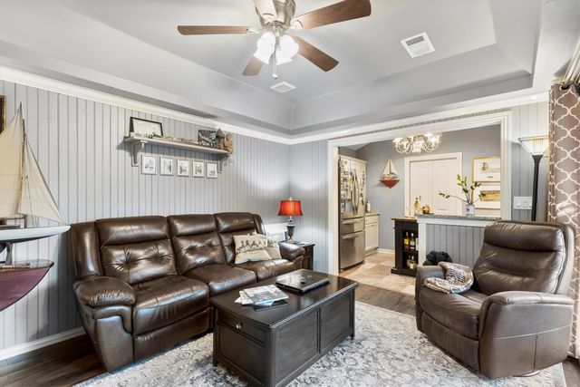 1432 Sylvan Avenue, Dallas, TX 75208