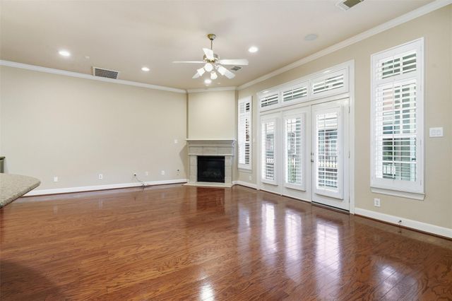 39 Islewood Boulevard E, The Woodlands, TX 77380