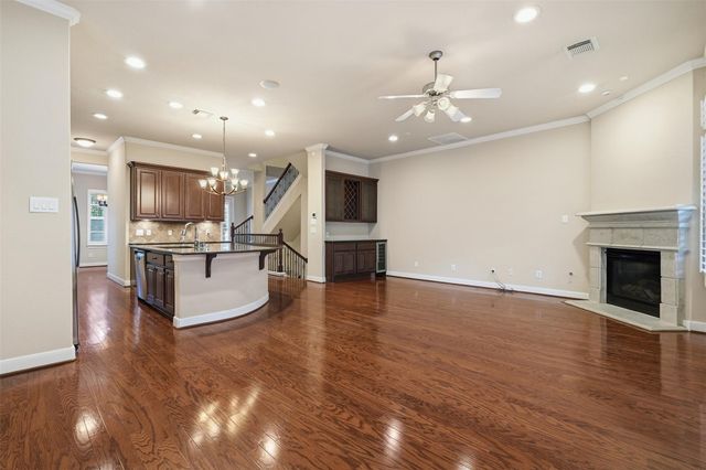 39 Islewood Boulevard E, The Woodlands, TX 77380