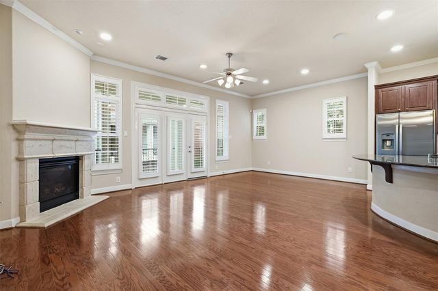 39 Islewood Boulevard E, The Woodlands, TX 77380