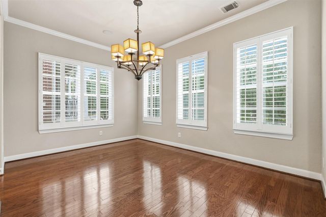 39 Islewood Boulevard E, The Woodlands, TX 77380