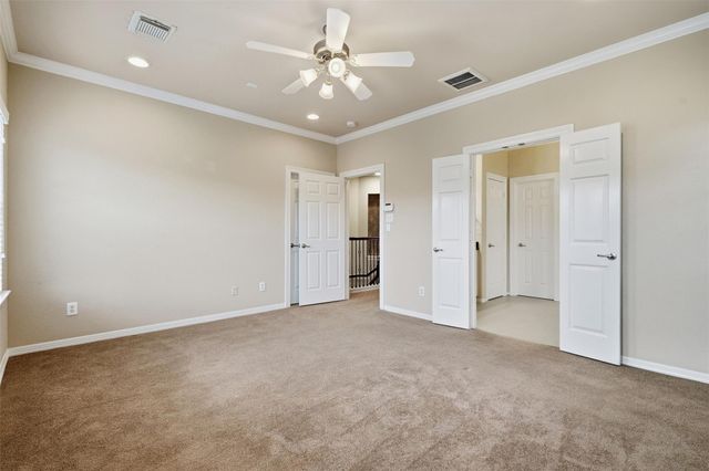 39 Islewood Boulevard E, The Woodlands, TX 77380