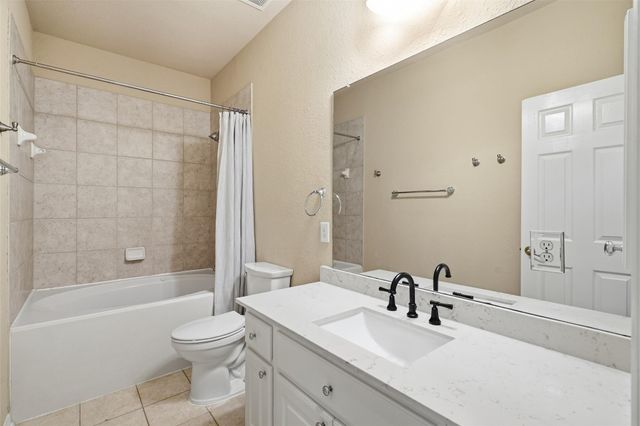 39 Islewood Boulevard E, The Woodlands, TX 77380