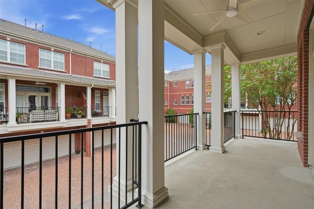 39 Islewood Boulevard E, The Woodlands, TX 77380
