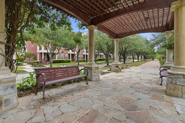 39 Islewood Boulevard E, The Woodlands, TX 77380