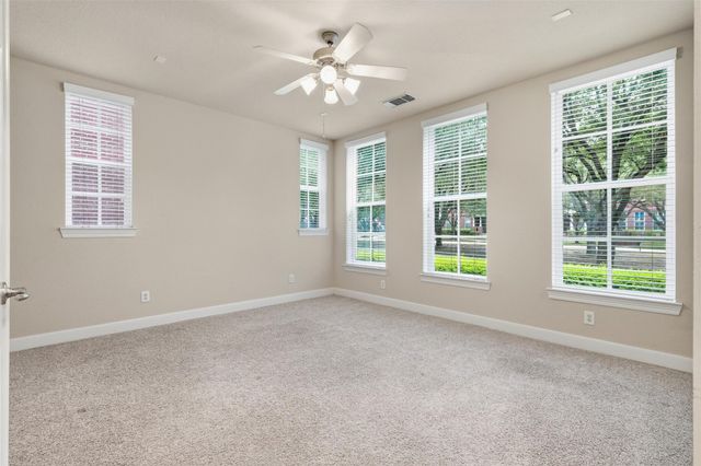 39 Islewood Boulevard E, The Woodlands, TX 77380