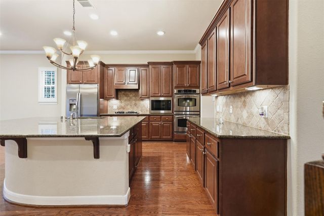 39 Islewood Boulevard E, The Woodlands, TX 77380