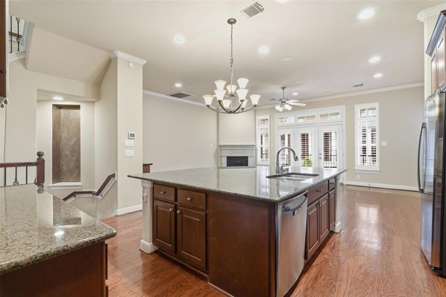 39 Islewood Boulevard E, The Woodlands, TX 77380