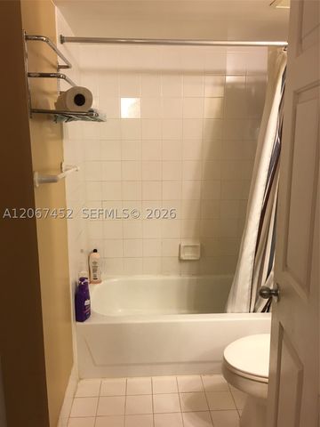 2600 S University Dr 221, Davie, FL 33328