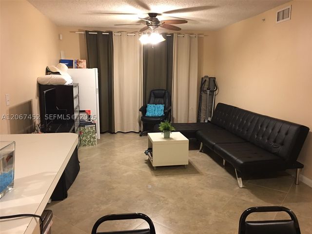 2600 S University Dr 221, Davie, FL 33328