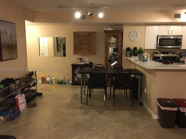 2600 S University Dr 221, Davie, FL 33328