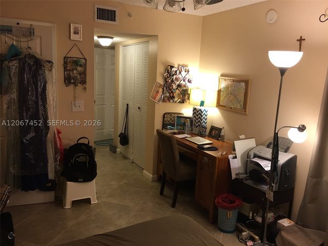 2600 S University Dr 221, Davie, FL 33328