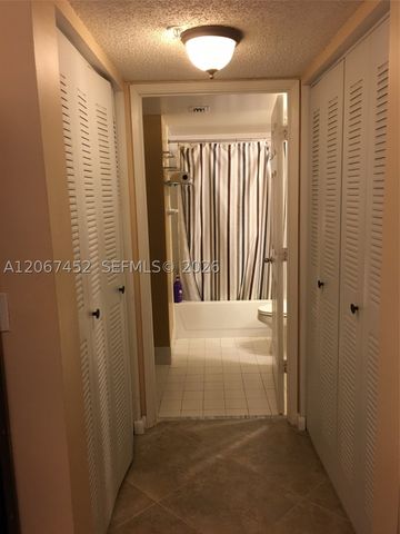 2600 S University Dr 221, Davie, FL 33328