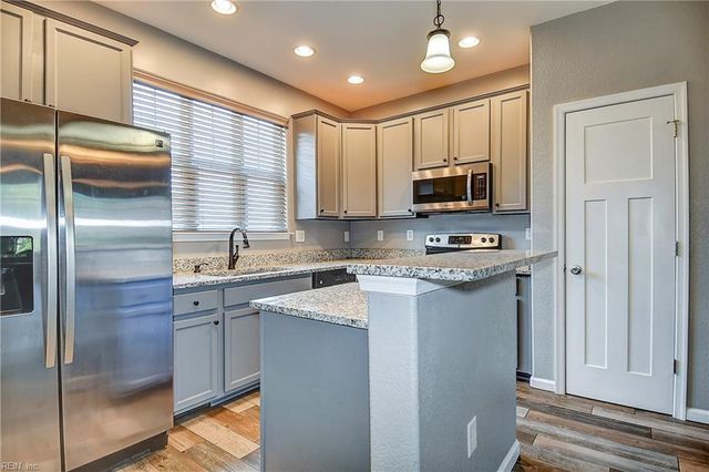 624 Foster LN, Virginia Beach, VA 23451