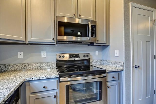 624 Foster LN, Virginia Beach, VA 23451