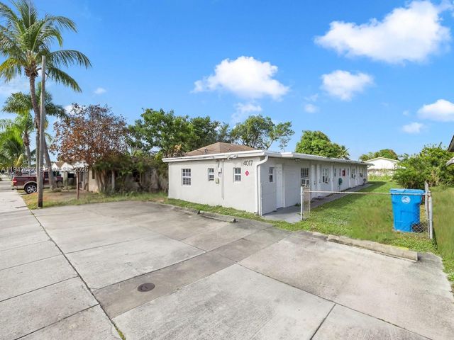 4017 SW 24th St, West Park, FL 33023