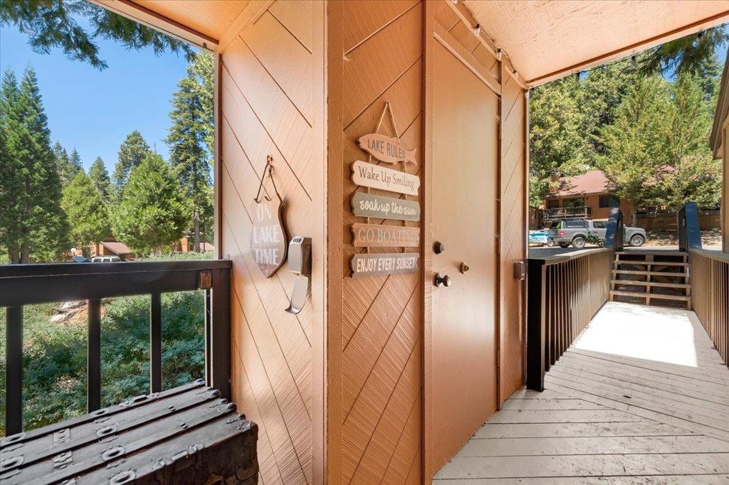 Image 5 of property listing at 40814 Mill Run Lane, Shaver Lake, CA 93664