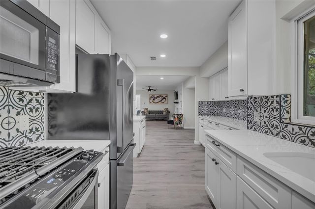 3400 Laguna DR, Austin, TX 78741