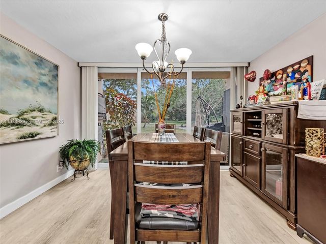 9410 Live Oak PL 110, Davie, FL 33324