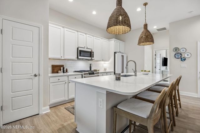 418 S 8TH Street, Fernandina Beach, FL 32034