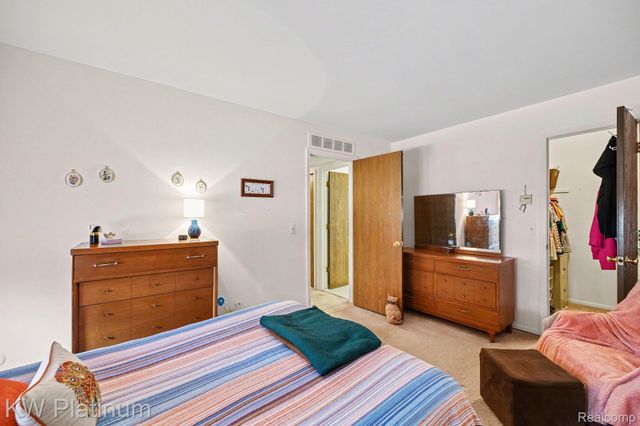 44566 N Bunker Hill Drive 100, Clinton Charter Township, MI 48038