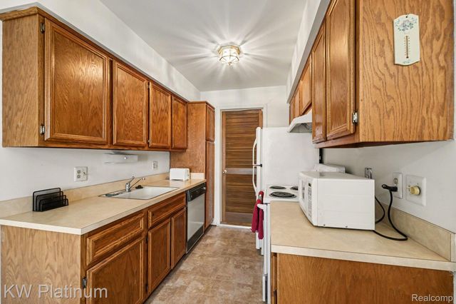 44566 N Bunker Hill Drive 100, Clinton Charter Township, MI 48038