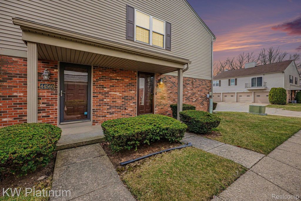 44566 N Bunker Hill Drive 100, Clinton Charter Township, MI 48038