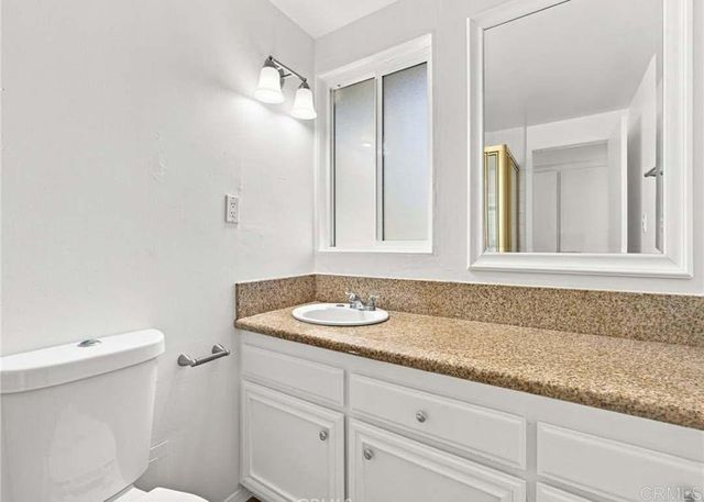 7735 Zelzah Ave, Reseda, CA 91335