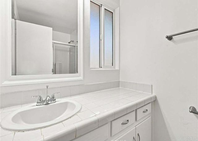 7735 Zelzah Ave, Reseda, CA 91335
