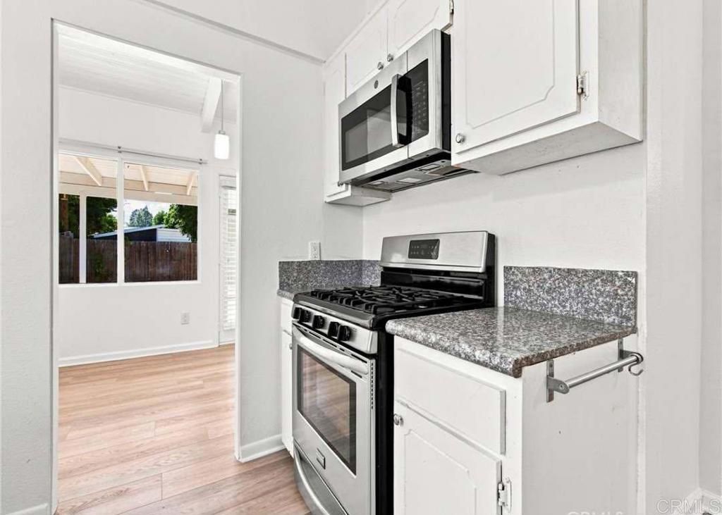 7735 Zelzah Ave, Reseda, CA 91335