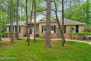 28 Canebrake Boulevard, Hattiesburg, MS 39402