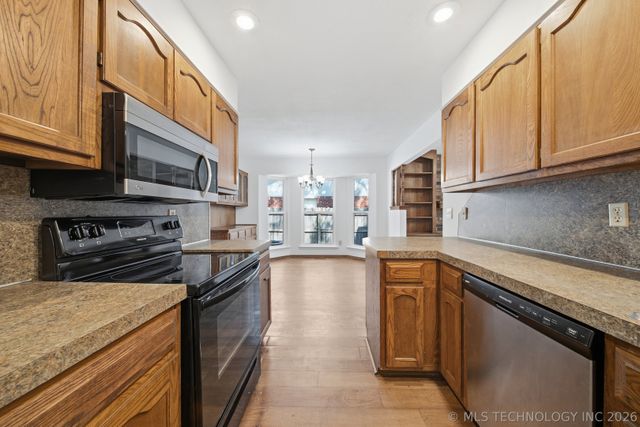 3903 S Walnut Place, Broken Arrow, OK 74011