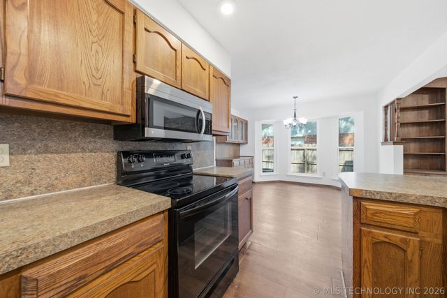 3903 S Walnut Place, Broken Arrow, OK 74011