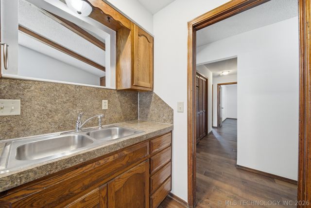3903 S Walnut Place, Broken Arrow, OK 74011