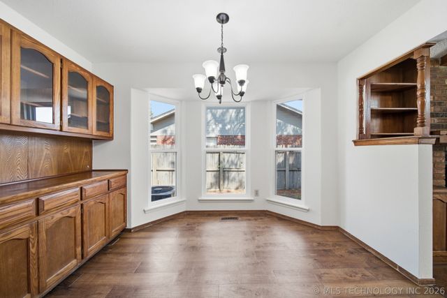 3903 S Walnut Place, Broken Arrow, OK 74011